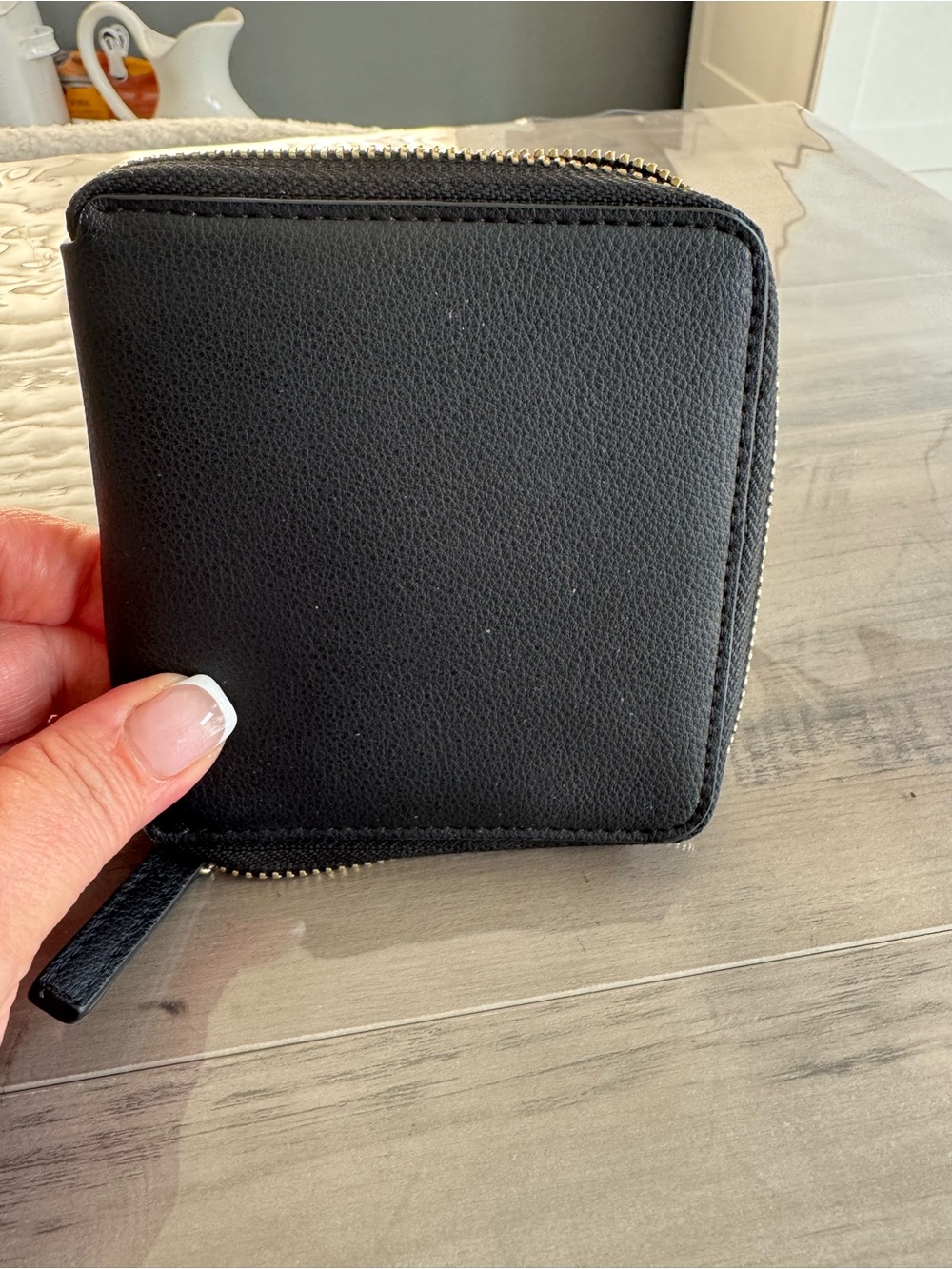 Classic Black Zipped Men's Wallet - Unbranded